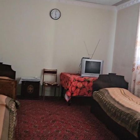 Western House Bed & Breakfast Qorowul Ngoại thất bức ảnh