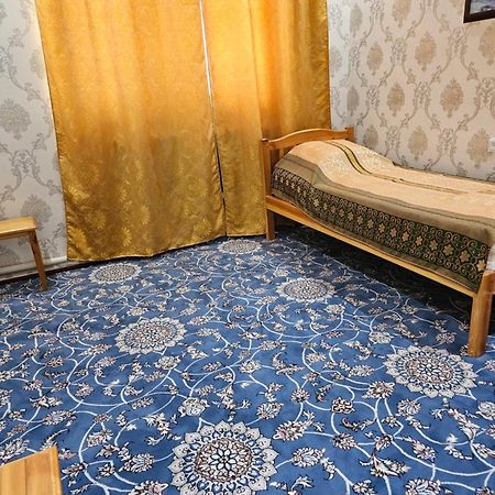 Western House Bed & Breakfast Qorowul Ngoại thất bức ảnh