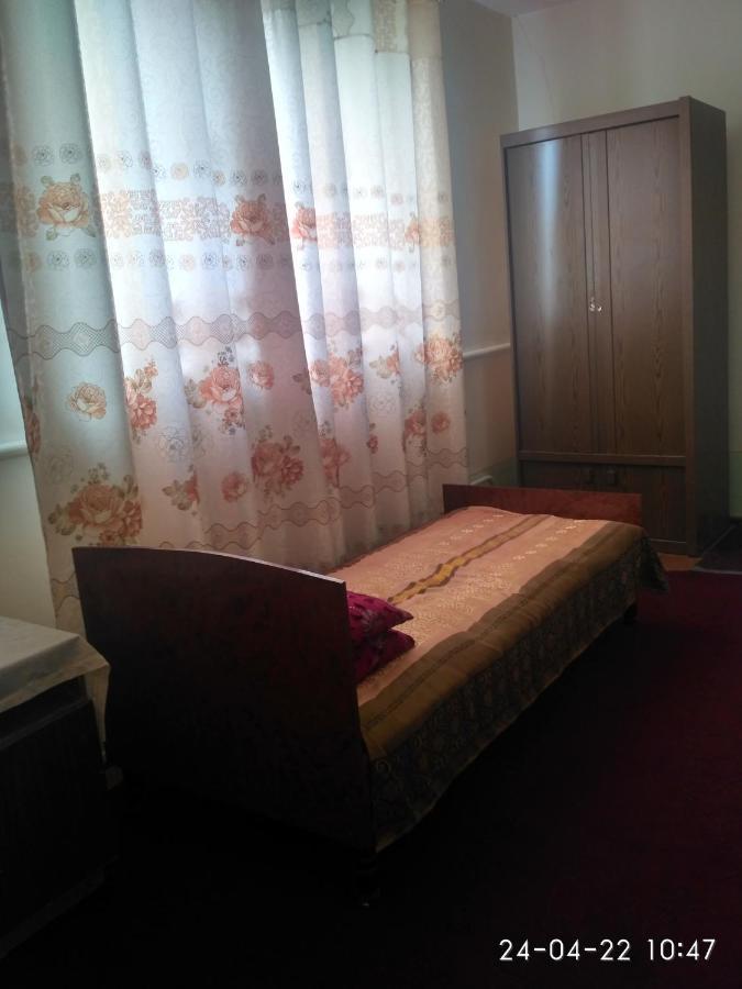 Western House Bed & Breakfast Qorowul Ngoại thất bức ảnh