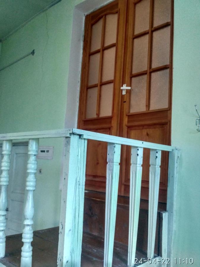 Western House Bed & Breakfast Qorowul Ngoại thất bức ảnh