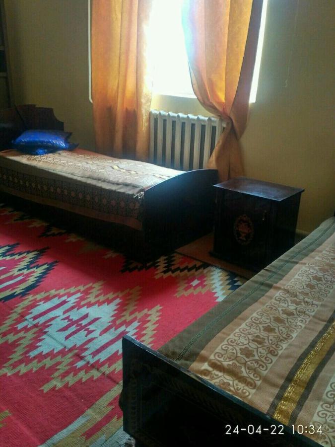 Western House Bed & Breakfast Qorowul Ngoại thất bức ảnh
