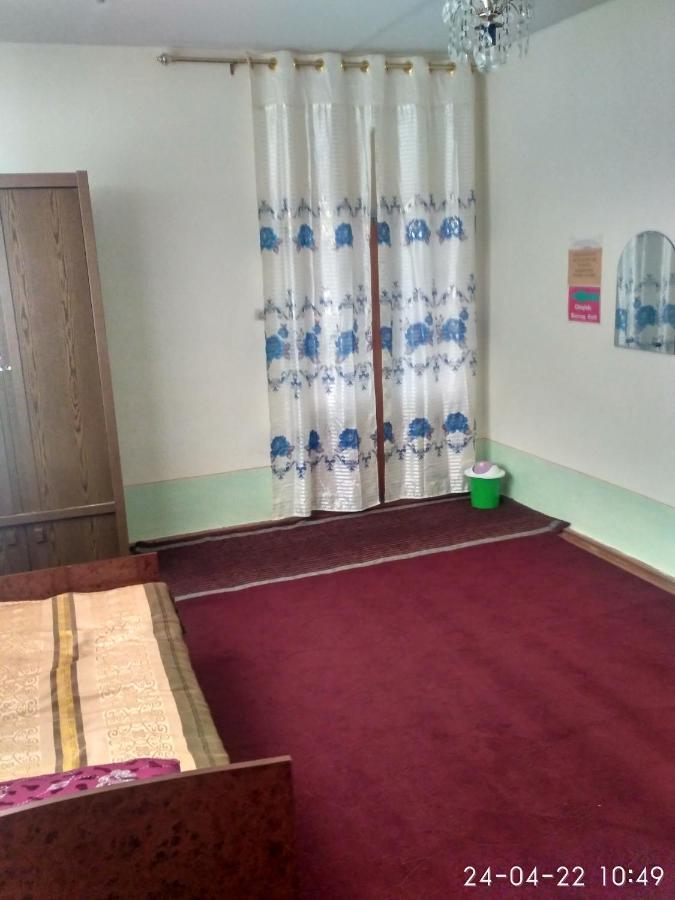 Western House Bed & Breakfast Qorowul Ngoại thất bức ảnh