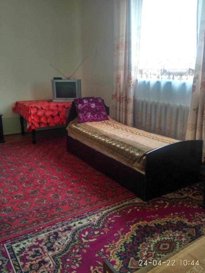 Western House Bed & Breakfast Qorowul Ngoại thất bức ảnh