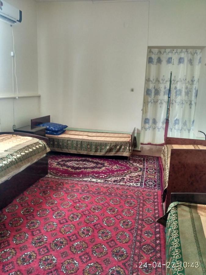 Western House Bed & Breakfast Qorowul Ngoại thất bức ảnh