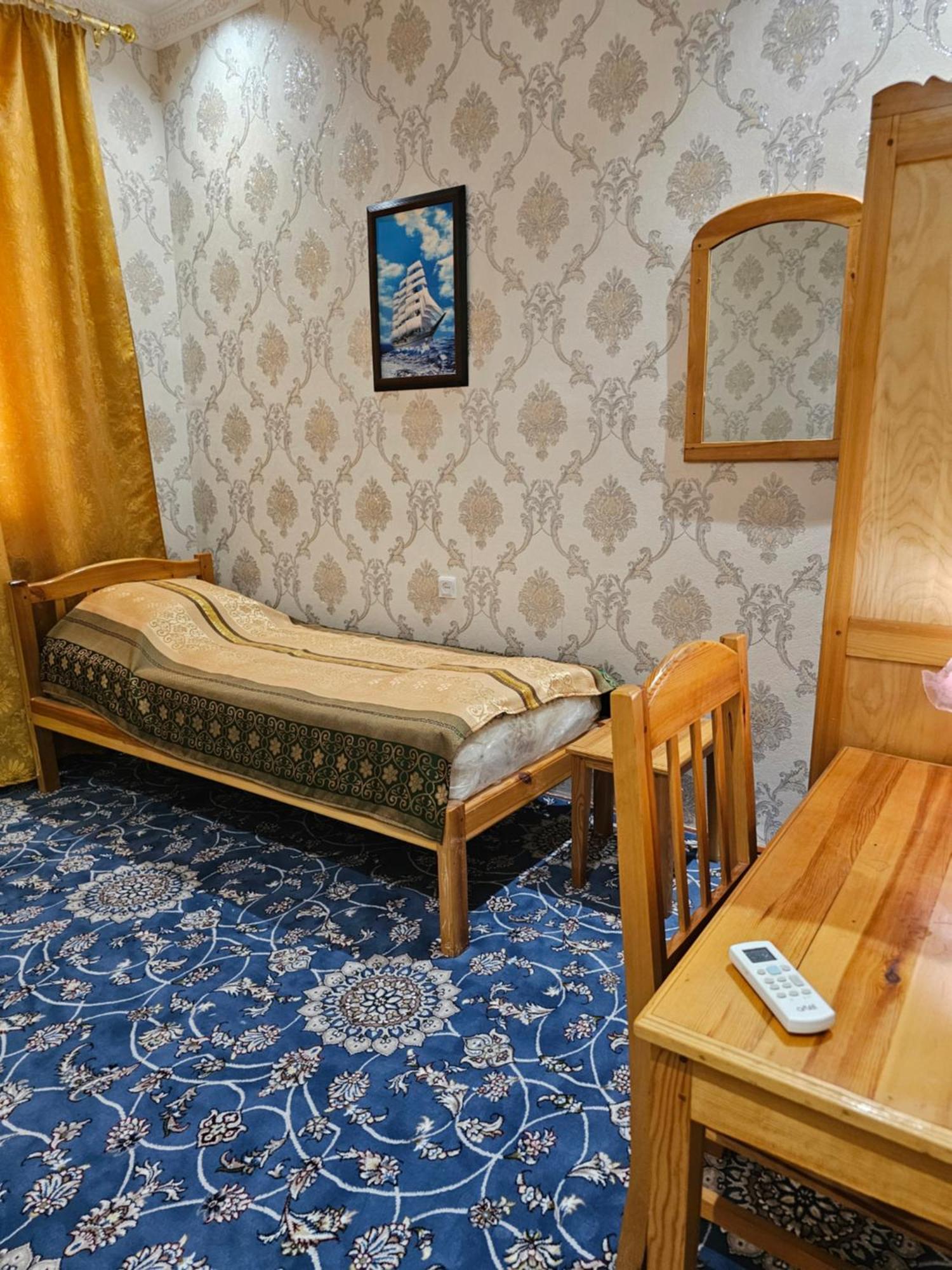 Western House Bed & Breakfast Qorowul Ngoại thất bức ảnh