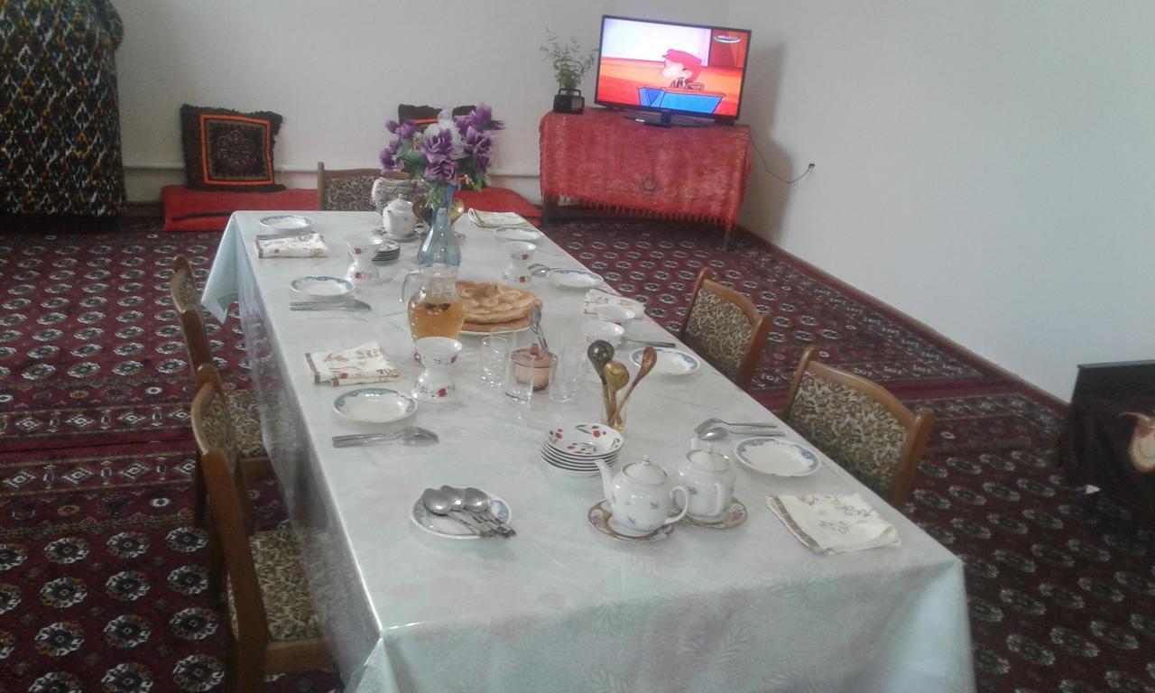 Western House Bed & Breakfast Qorowul Ngoại thất bức ảnh