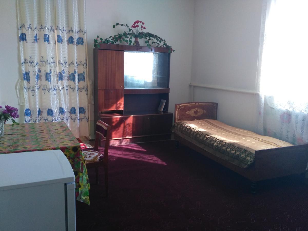 Western House Bed & Breakfast Qorowul Ngoại thất bức ảnh